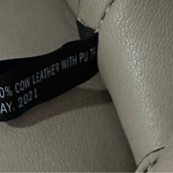 DKNY Winston Gray Leather Bag Like New Condition - Picture 8 of 8